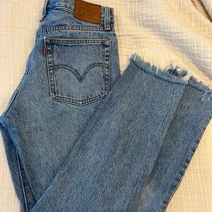 Levi's Women's Light Blue Cropped Jeans